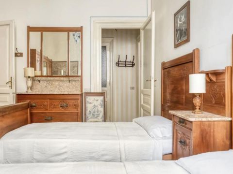 V. Nizza, 33