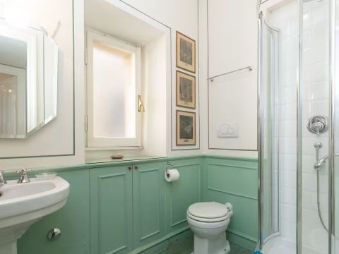 V. Nizza, 33