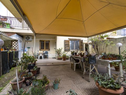 Via dei Tulipani 25