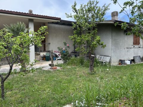 Via Sant'Emidio, 79