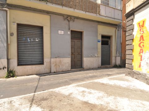 Via Curia, 3