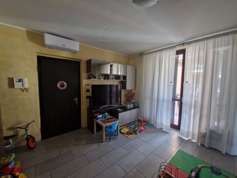 Piazza Cesare e Battista Milani, 4