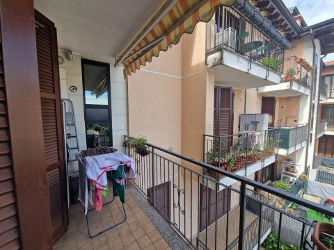 Piazza Cesare e Battista Milani, 4