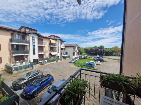 Piazza Cesare e Battista Milani, 4