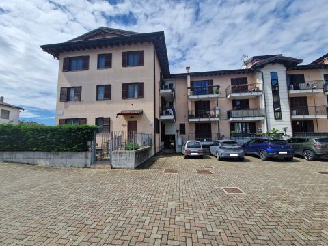 Piazza Cesare e Battista Milani, 4