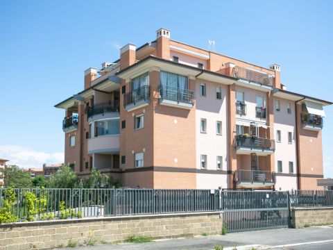 Viale Gianluigi Bonelli 98