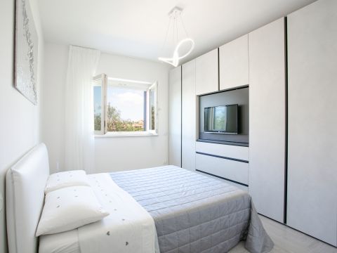Viale Gianluigi Bonelli 98