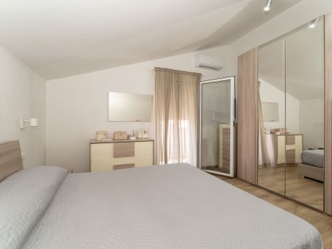 Via Alpi, 8