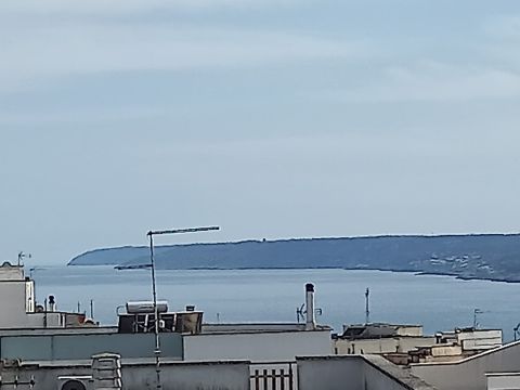 Via Bari, 17