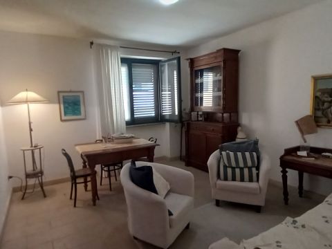 Via Bari, 17