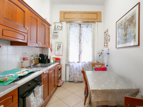 Via Mattia Battistini, 32