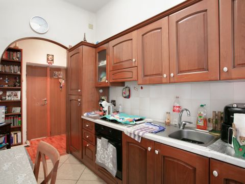 Via Mattia Battistini, 32