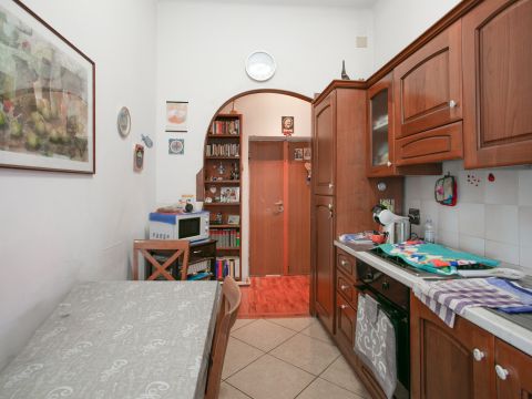 Via Mattia Battistini, 32