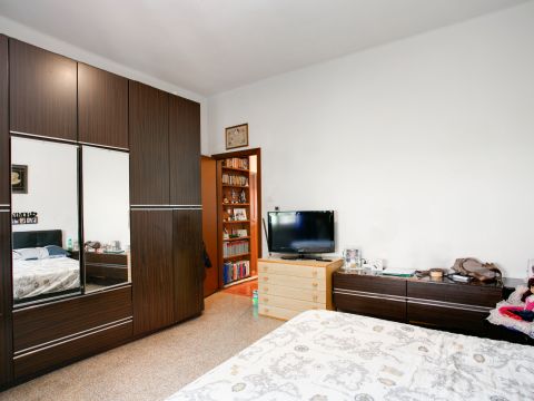 Via Mattia Battistini, 32