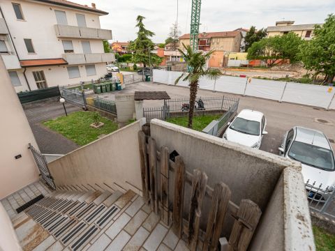 Via Pietro Nenni, 32