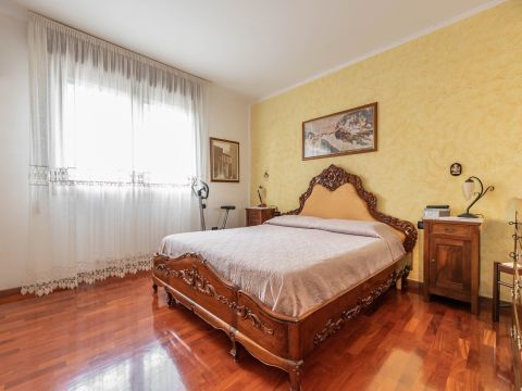 Via Pietro Nenni, 32