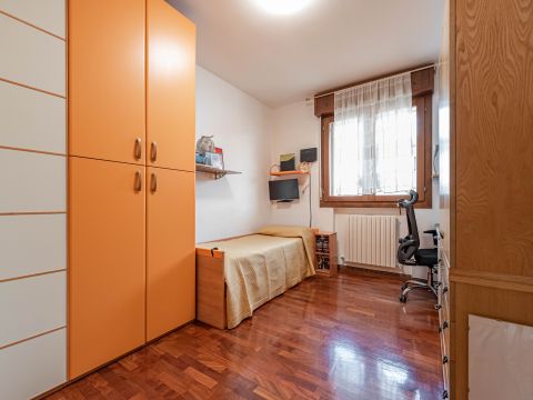 Via Pietro Nenni, 32