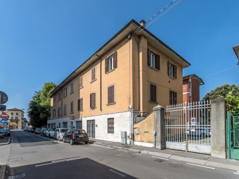 Via Carlo Serassi, 2c