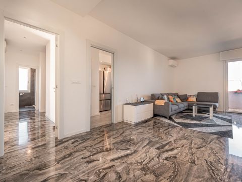 Via Tre Garofani, 49