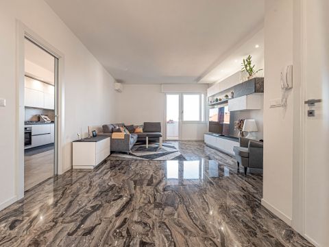 Via Tre Garofani, 49