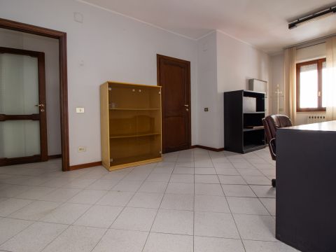 Via Genova, 23
