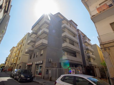 Via Genova, 23