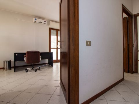Via Genova, 23