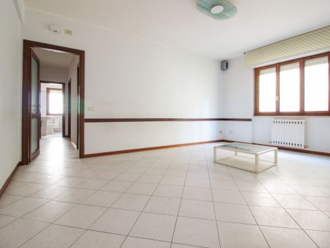 Via Genova, 23