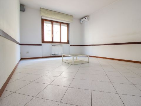 Via Genova, 23