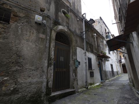 Vico III Gradoni Porta Marina, 2