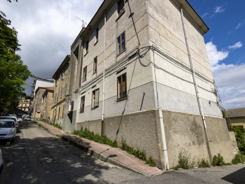 Via V D'Amato, 18