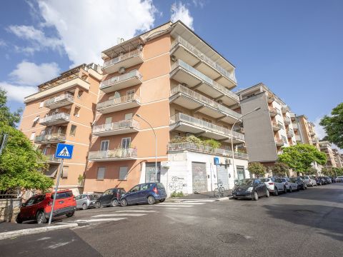 Via Giampaolo della Chiesa, 4