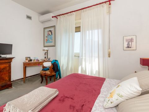 Via Roberto Giuffrida Castorina, 21a