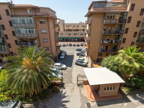 Via Roberto Giuffrida Castorina, 21a