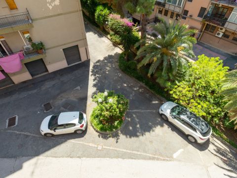 Via Roberto Giuffrida Castorina, 21a