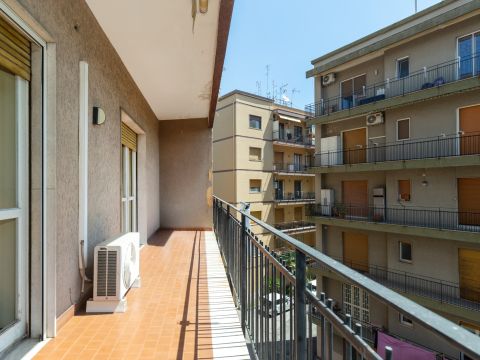 Via Roberto Giuffrida Castorina, 21a
