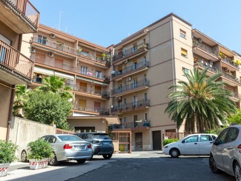 Via Roberto Giuffrida Castorina, 21a