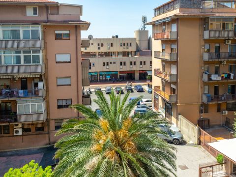 Via Roberto Giuffrida Castorina, 21a