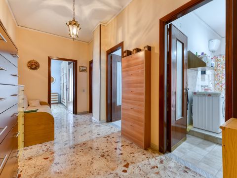 Via Roma, 35