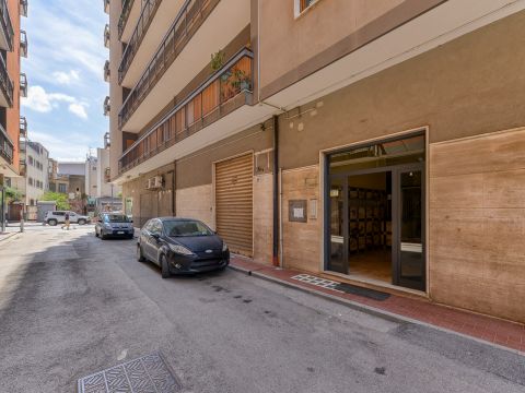 Via Roma, 35
