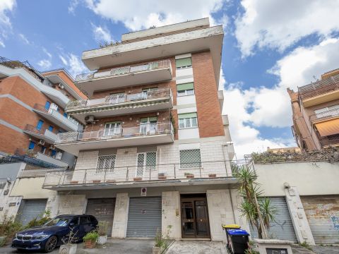 Via Antonio de Berti, 12