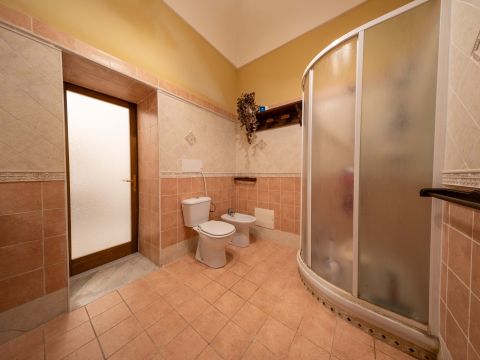 Via C. Battisti, 25