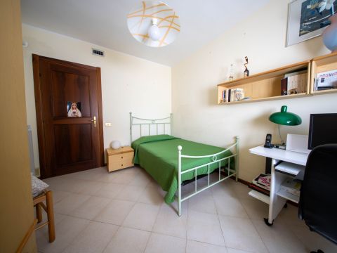 Via Ugo la Malfa, 4