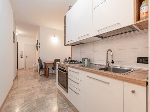 Via Giovanni Pascoli, 5