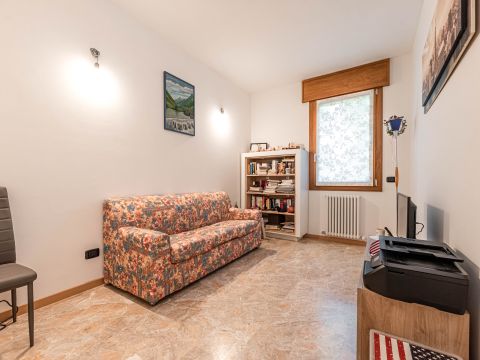 Via Giovanni Pascoli, 5