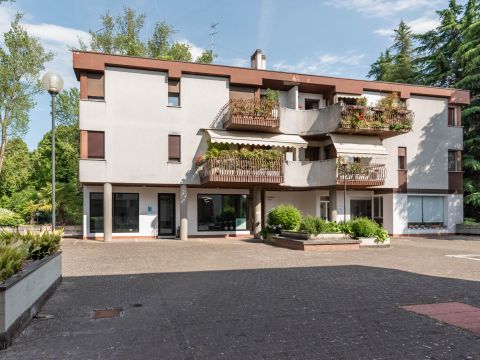 Via Giovanni Pascoli, 5