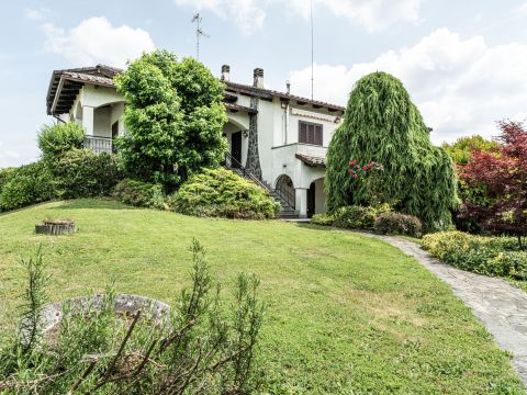 via Eugenio Montale 6