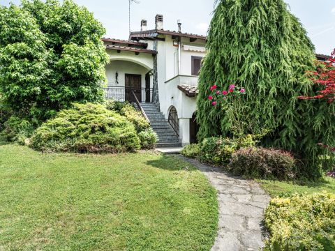 via Eugenio Montale 6
