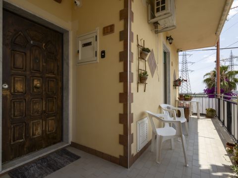 Viale dei Tulipani, 183