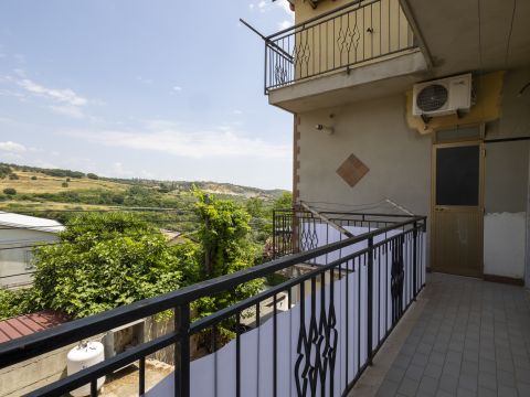 Viale dei Tulipani, 183